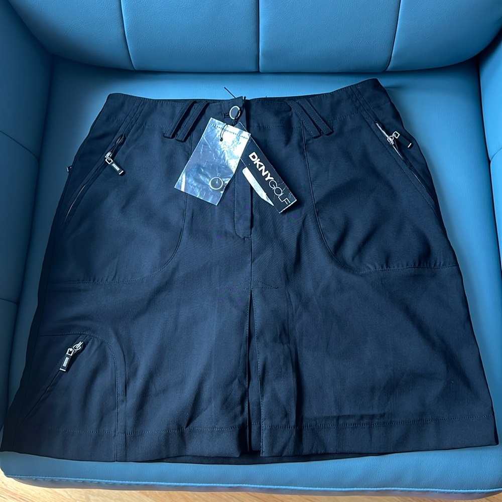 New Black golf skirt size 2 Donna Karan
